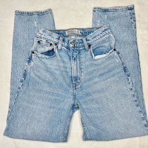 Abercrombie & Fitch Ultra High Rise 90s Straight Jean